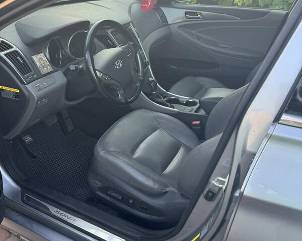 Сірий Хендай Соната, об'ємом двигуна 2.36 л та пробігом 101 тис. км за 11300 $, фото 6 на Automoto.ua