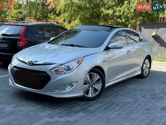 Хендай Соната 2014 у Полтаві на Automoto.ua Сірий Хендай Соната, об'ємом двигуна 2.36 л та пробігом 139 тис. км за 10250 $, фото 1 на Automoto.ua