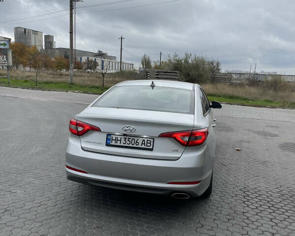 Серый Хендай Соната, объемом двигателя 2 л и пробегом 331 тыс. км за 8900 $, фото 5 на Automoto.ua