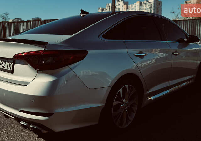 Серый Хендай Соната, объемом двигателя 2 л и пробегом 122 тыс. км за 13500 $, фото 8 на Automoto.ua