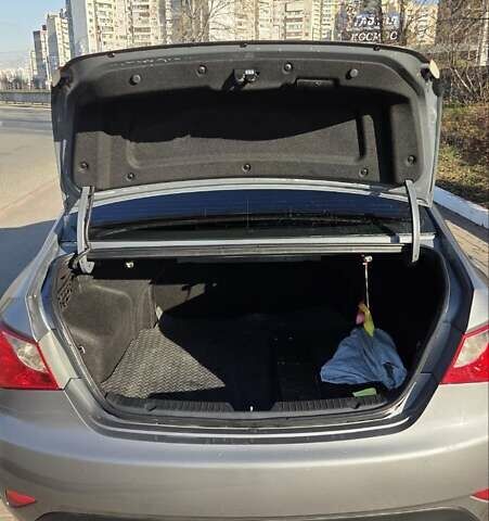 Серый Хендай Соната, объемом двигателя 2.4 л и пробегом 268 тыс. км за 7500 $, фото 3 на Automoto.ua