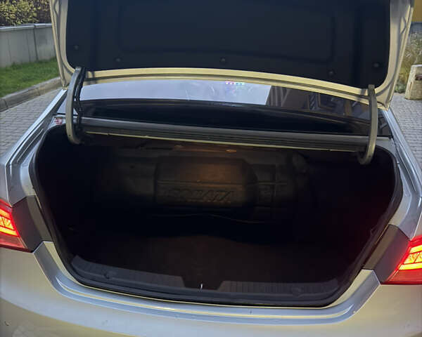 Серый Хендай Соната, объемом двигателя 2 л и пробегом 320 тыс. км за 6999 $, фото 17 на Automoto.ua