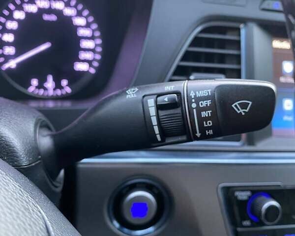 Серый Хендай Соната, объемом двигателя 2 л и пробегом 359 тыс. км за 9500 $, фото 35 на Automoto.ua