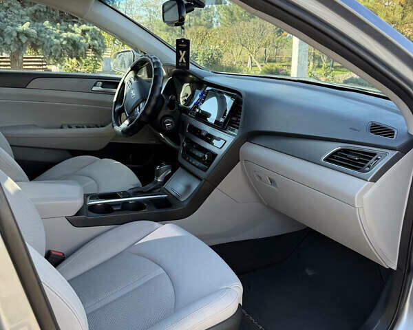 Хендай Соната 2014 у Одесі на Automoto.ua Сірий Хендай Соната, об'ємом двигуна 2.4 л та пробігом 159 тис. км за 9500 $, фото 7 на Automoto.ua