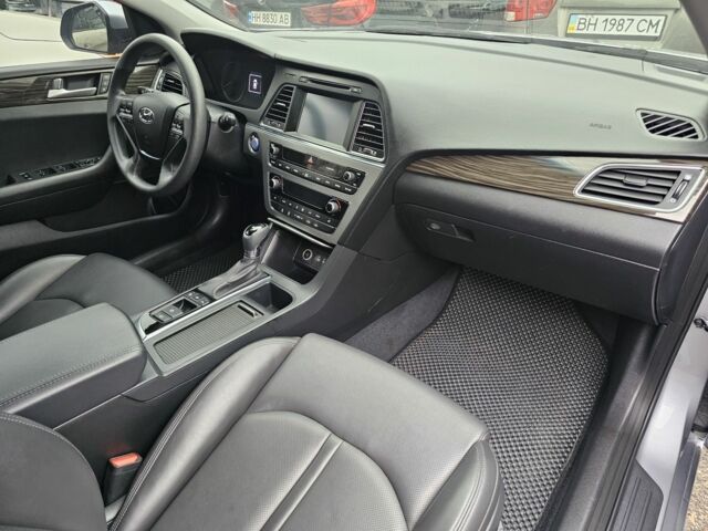 Серый Хендай Соната, объемом двигателя 2 л и пробегом 60 тыс. км за 14200 $, фото 7 на Automoto.ua