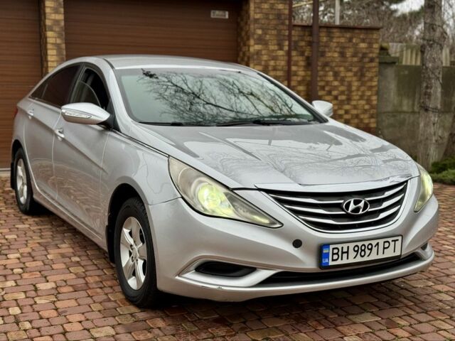 Серый Хендай Соната, объемом двигателя 2 л и пробегом 350 тыс. км за 6600 $, фото 5 на Automoto.ua