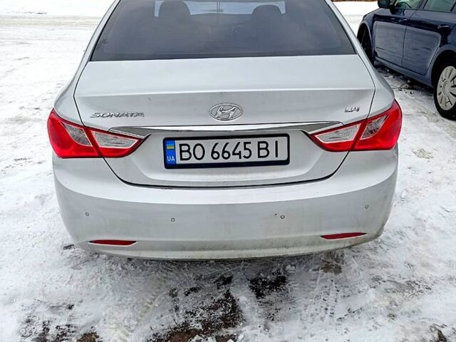 Серый Хендай Соната, объемом двигателя 2 л и пробегом 590 тыс. км за 8200 $, фото 2 на Automoto.ua