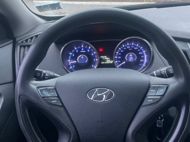 Серый Хендай Соната, объемом двигателя 2 л и пробегом 300 тыс. км за 6800 $, фото 9 на Automoto.ua