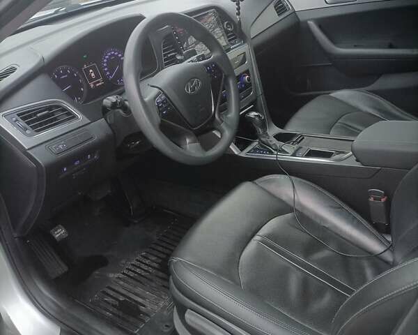 Сірий Хендай Соната, об'ємом двигуна 2 л та пробігом 360 тис. км за 8300 $, фото 14 на Automoto.ua