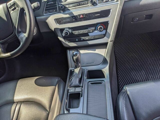 Сірий Хендай Соната, об'ємом двигуна 2 л та пробігом 360 тис. км за 10000 $, фото 8 на Automoto.ua