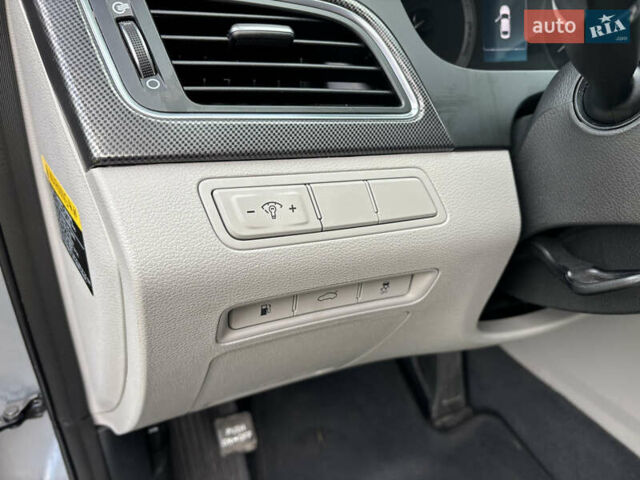 Серый Хендай Соната, объемом двигателя 2.36 л и пробегом 100 тыс. км за 9000 $, фото 11 на Automoto.ua