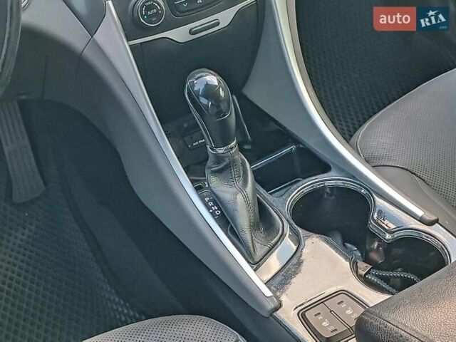 Сірий Хендай Соната, об'ємом двигуна 2.4 л та пробігом 207 тис. км за 11290 $, фото 19 на Automoto.ua