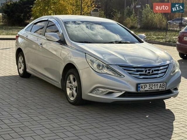 Серый Хендай Соната, объемом двигателя 2 л и пробегом 222 тыс. км за 6999 $, фото 8 на Automoto.ua