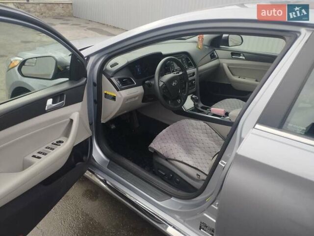 Серый Хендай Соната, объемом двигателя 2.4 л и пробегом 99 тыс. км за 11100 $, фото 5 на Automoto.ua