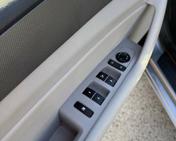 Хендай Соната 2014 у Одесі на Automoto.ua Сірий Хендай Соната, об'ємом двигуна 2.4 л та пробігом 159 тис. км за 9500 $, фото 14 на Automoto.ua