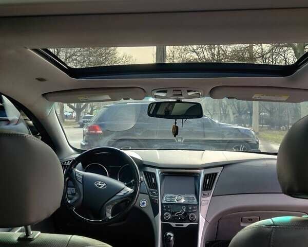 Серый Хендай Соната, объемом двигателя 2.4 л и пробегом 250 тыс. км за 8900 $, фото 6 на Automoto.ua