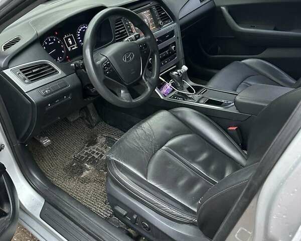 Серый Хендай Соната, объемом двигателя 2 л и пробегом 350 тыс. км за 8600 $, фото 9 на Automoto.ua