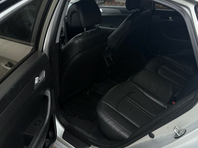 Серый Хендай Соната, объемом двигателя 2 л и пробегом 220 тыс. км за 6700 $, фото 12 на Automoto.ua