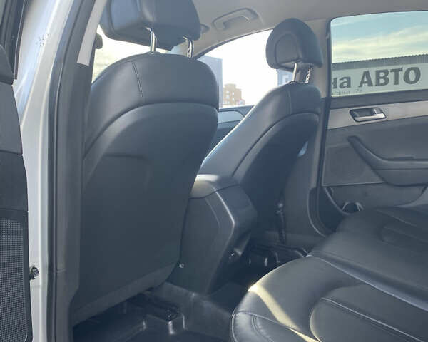 Хендай Соната 2014 у Києві на Automoto.ua Сірий Хендай Соната, об'ємом двигуна 2 л та пробігом 252 тис. км за 7350 $, фото 11 на Automoto.ua