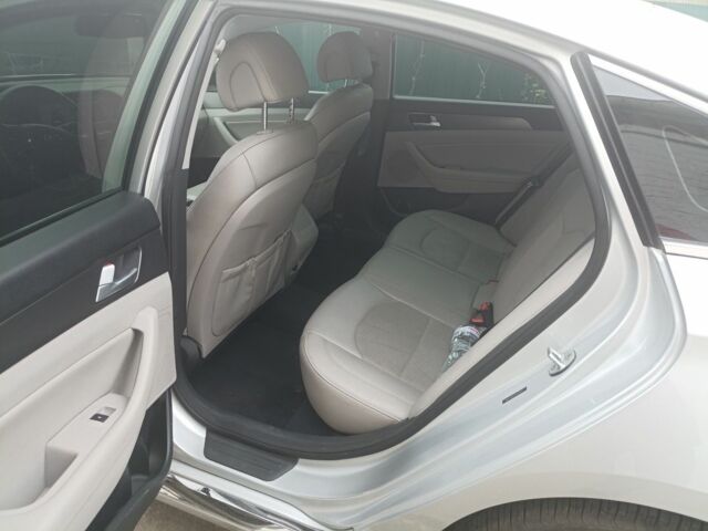 Серый Хендай Соната, объемом двигателя 2.4 л и пробегом 70 тыс. км за 11000 $, фото 8 на Automoto.ua