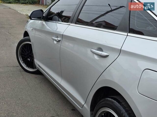 Сірий Хендай Соната, об'ємом двигуна 2 л та пробігом 255 тис. км за 9200 $, фото 13 на Automoto.ua