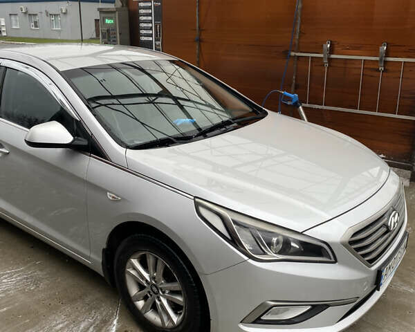 Серый Хендай Соната, объемом двигателя 2 л и пробегом 100 тыс. км за 9500 $, фото 2 на Automoto.ua