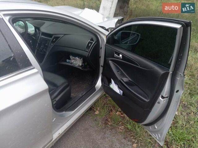 Сірий Хендай Соната, об'ємом двигуна 2 л та пробігом 320 тис. км за 3100 $, фото 9 на Automoto.ua