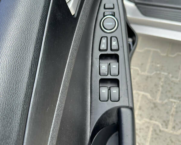 Сірий Хендай Соната, об'ємом двигуна 2 л та пробігом 280 тис. км за 8200 $, фото 18 на Automoto.ua