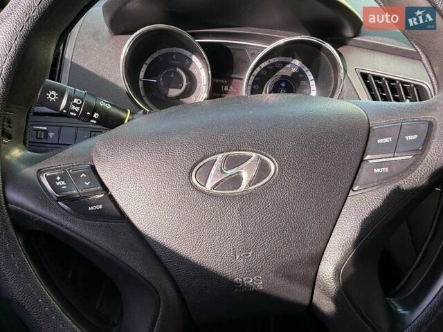 Серый Хендай Соната, объемом двигателя 2 л и пробегом 222 тыс. км за 6999 $, фото 30 на Automoto.ua