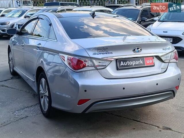 Сірий Хендай Соната, об'ємом двигуна 2.4 л та пробігом 207 тис. км за 11290 $, фото 13 на Automoto.ua