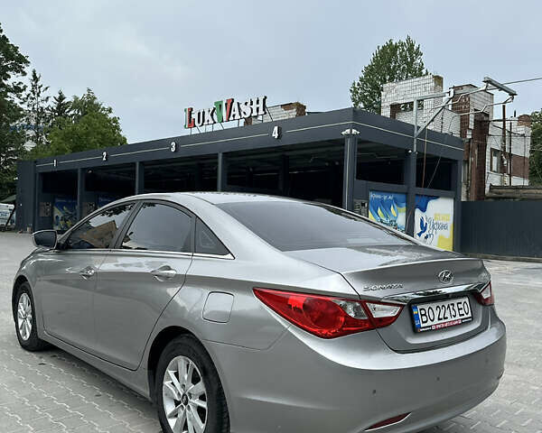 Сірий Хендай Соната, об'ємом двигуна 2 л та пробігом 280 тис. км за 8200 $, фото 5 на Automoto.ua