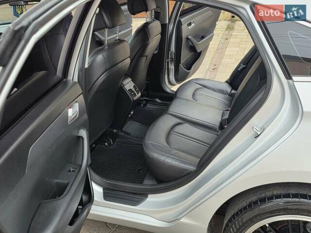 Сірий Хендай Соната, об'ємом двигуна 2 л та пробігом 255 тис. км за 9200 $, фото 25 на Automoto.ua