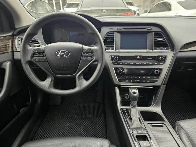 Серый Хендай Соната, объемом двигателя 2 л и пробегом 60 тыс. км за 14200 $, фото 12 на Automoto.ua