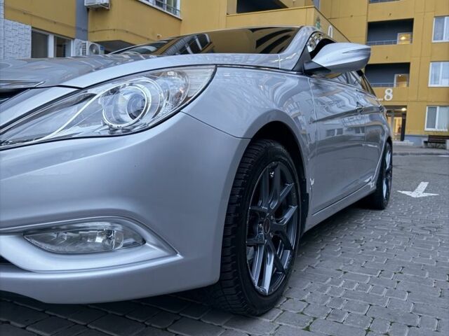 Серый Хендай Соната, объемом двигателя 2 л и пробегом 320 тыс. км за 7200 $, фото 1 на Automoto.ua