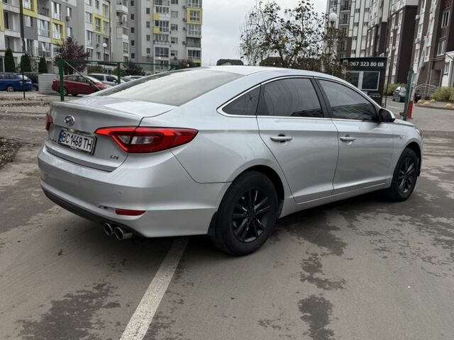 Серый Хендай Соната, объемом двигателя 2 л и пробегом 220 тыс. км за 6700 $, фото 5 на Automoto.ua