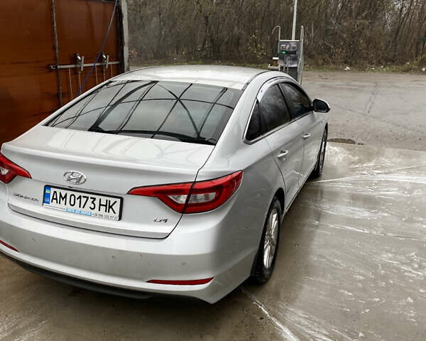 Серый Хендай Соната, объемом двигателя 2 л и пробегом 100 тыс. км за 9500 $, фото 1 на Automoto.ua