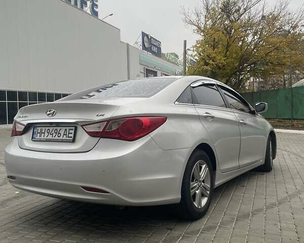 Серый Хендай Соната, объемом двигателя 2 л и пробегом 300 тыс. км за 7500 $, фото 3 на Automoto.ua