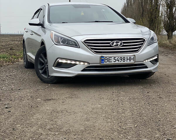 Серый Хендай Соната, объемом двигателя 2.36 л и пробегом 135 тыс. км за 10400 $, фото 2 на Automoto.ua