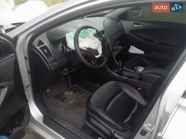 Сірий Хендай Соната, об'ємом двигуна 2 л та пробігом 320 тис. км за 3100 $, фото 1 на Automoto.ua