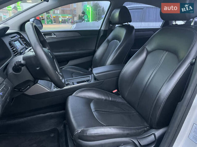 Серый Хендай Соната, объемом двигателя 2 л и пробегом 266 тыс. км за 8150 $, фото 7 на Automoto.ua