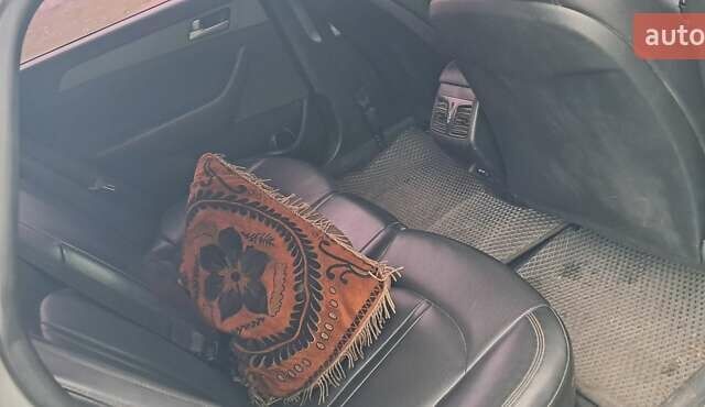 Серый Хендай Соната, объемом двигателя 2 л и пробегом 250 тыс. км за 10000 $, фото 6 на Automoto.ua