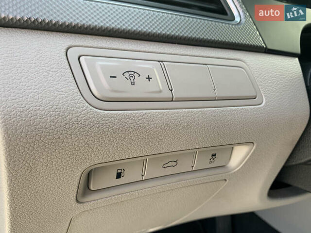 Серый Хендай Соната, объемом двигателя 2.36 л и пробегом 40 тыс. км за 11800 $, фото 22 на Automoto.ua