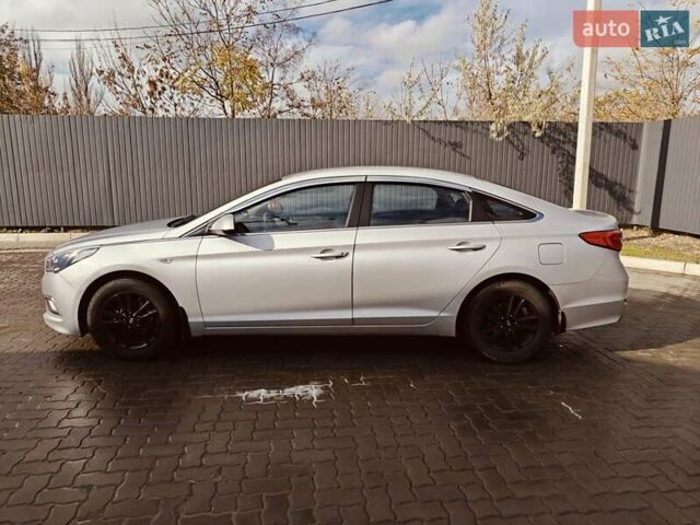 Серый Хендай Соната, объемом двигателя 2 л и пробегом 294 тыс. км за 9300 $, фото 9 на Automoto.ua