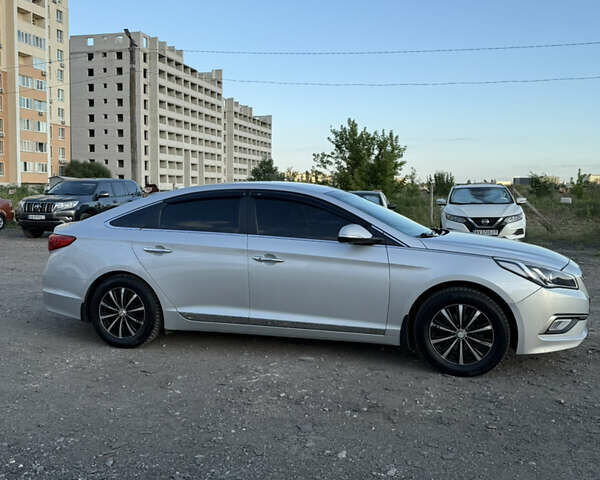 Сірий Хендай Соната, об'ємом двигуна 2 л та пробігом 330 тис. км за 10800 $, фото 7 на Automoto.ua
