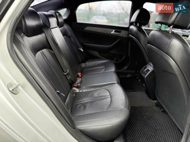 Сірий Хендай Соната, об'ємом двигуна 2 л та пробігом 275 тис. км за 8400 $, фото 29 на Automoto.ua