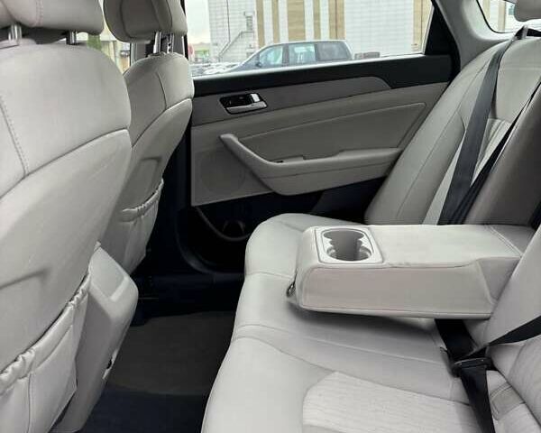 Серый Хендай Соната, объемом двигателя 2 л и пробегом 114 тыс. км за 13900 $, фото 19 на Automoto.ua