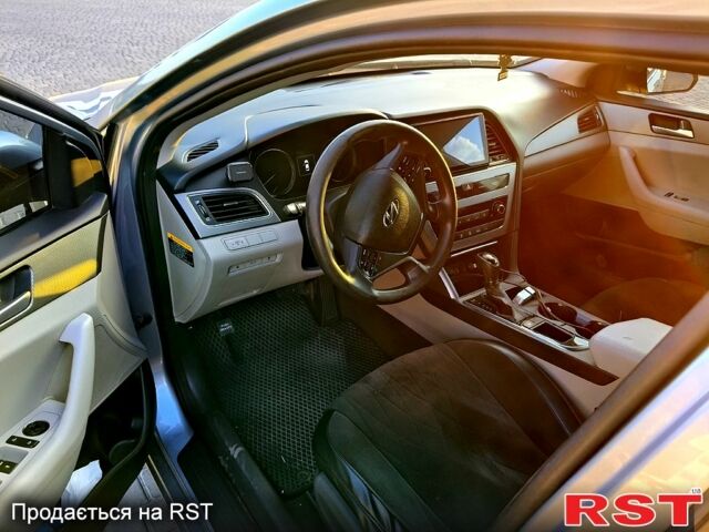 Сірий Хендай Соната, об'ємом двигуна 2.4 л та пробігом 165 тис. км за 8500 $, фото 2 на Automoto.ua