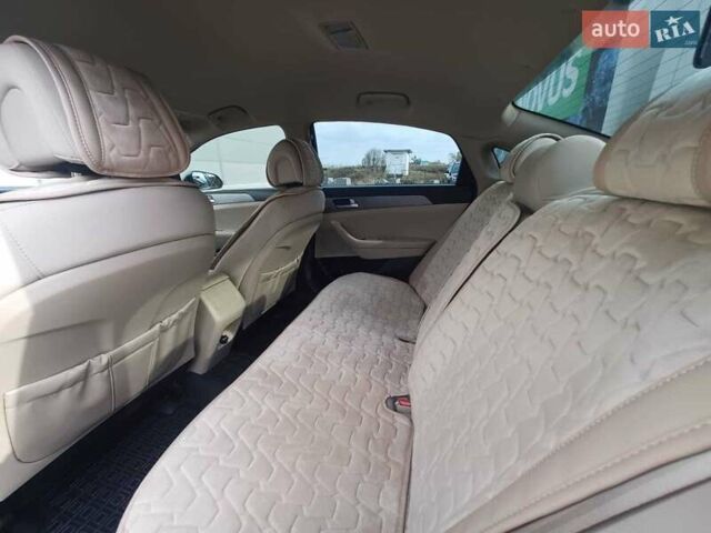 Хендай Соната 2015 у Києві на Automoto.ua Сірий Хендай Соната, об'ємом двигуна 2.36 л та пробігом 138 тис. км за 10600 $, фото 15 на Automoto.ua