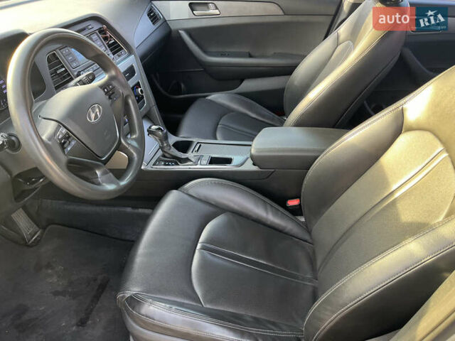 Серый Хендай Соната, объемом двигателя 2 л и пробегом 266 тыс. км за 9750 $, фото 5 на Automoto.ua