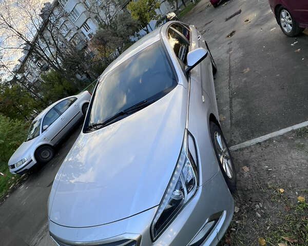 Хендай Соната 2015 в Киеве на Automoto.ua Серый Хендай Соната, объемом двигателя 2 л и пробегом 498 тыс. км за 8600 $, фото 1 на Automoto.ua